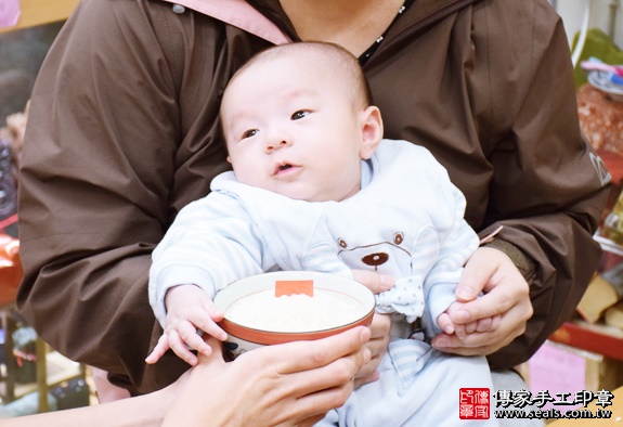剃胎毛、滿月剃頭、嬰兒剃頭、嬰兒理髮、嬰兒剃髮、嬰兒剃胎毛、嬰兒滿月剃頭、寶寶剃頭、剃胎毛儀式、剃胎毛吉祥話、滿月剃頭儀式、滿月剃頭吉祥話、寶寶剃胎毛、寶寶滿月剃頭理髮、新北永和區剃胎毛、新北永和區滿月剃頭、新北永和區嬰兒剃頭剃胎毛、新北永和區嬰兒理髮、新北永和區嬰兒剃髮、王寶寶(新北永和區嬰兒寶寶滿月剃頭理髮、免費嬰兒剃胎毛儀式吉祥話)。中國風會場，爸媽寶貝免費穿「日中韓」古裝禮服。專業拍照、DVD光碟、證書。★購買「臍帶章、肚臍章、胎毛筆刷印章」贈送：剃頭、收涎、抓周，三選一。2016.01.03 照片6